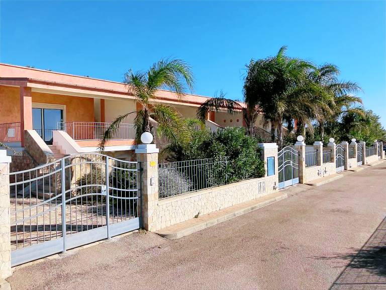 Villa with garden & terrace | Sea view — photo 4