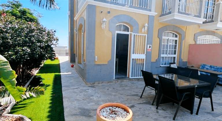 Villa with pool — photo 5