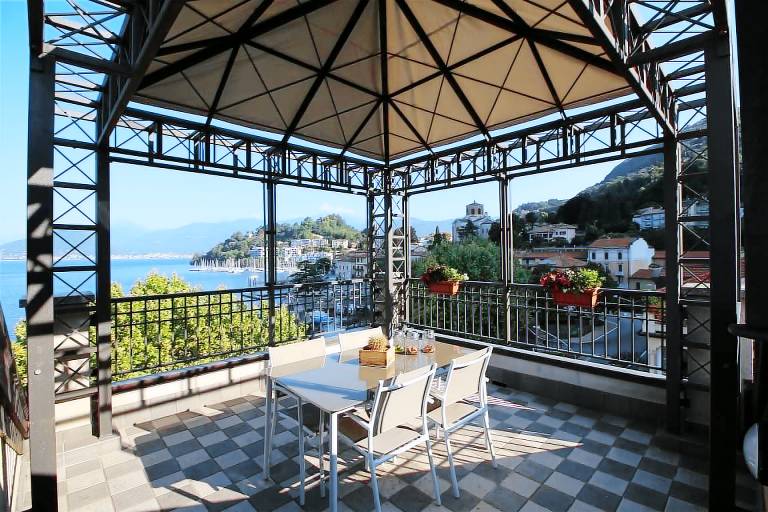 Apartment with fast internet & patio | City view in Laveno Mombello
