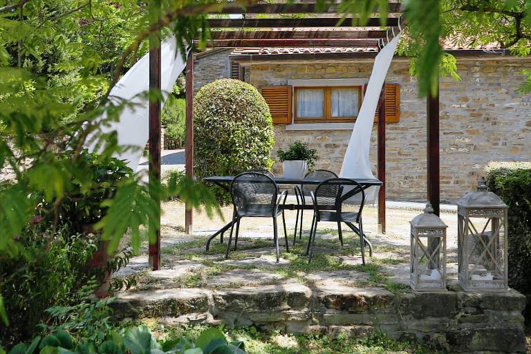 Holiday apartment with pool, patio & barbeque — photo 2