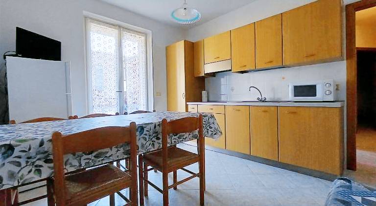 Rental apartment with yard, terrace & grill — photo 5