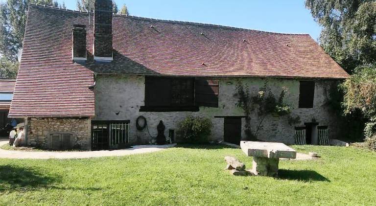 House with 5 rooms for 11 persons in Beauvais