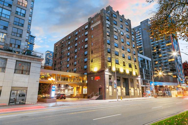 Hampton Inn & Suites by Hilton Toronto Downtown in Toronto, ON