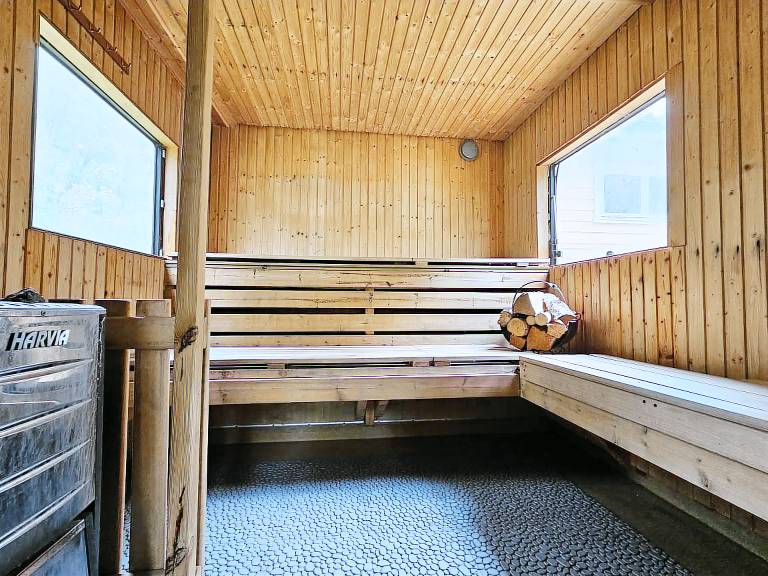 Child-friendly chalet with yard, barbeque & sauna | Garden view | Dogs allowed — photo 2