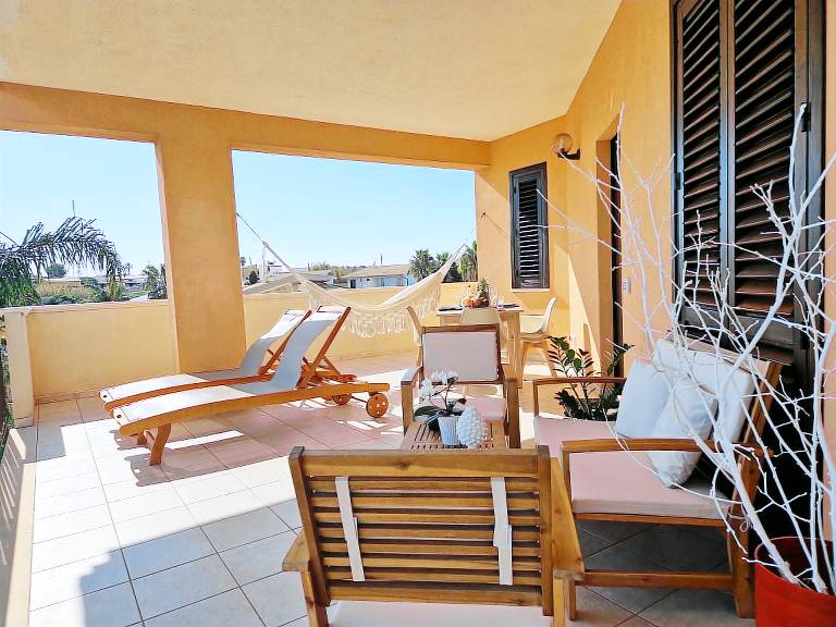 Family-oriented ample villa with garden, barbeque & terrace | City view | Pets allowed — photo 3