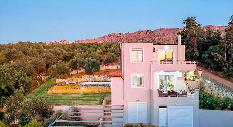 Villa with terrace & private pool — photo 3