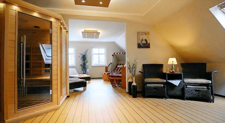 Charming serviced apartment with yard, pool & sauna | Pet-friendly — photo 2