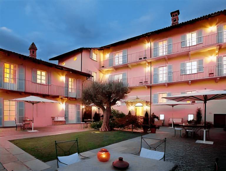 Corte Gondina Boutique Hotel in La Morra