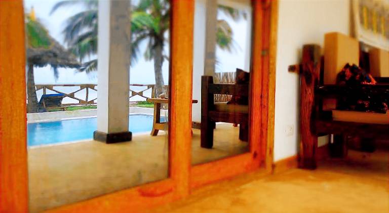 Villa with pool — photo 4