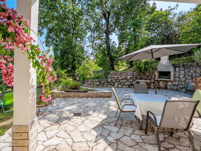 Beautiful rental apartment with patio, barbeque & yard | Nature view | Close to the beach | Pet-friendly — photo 4