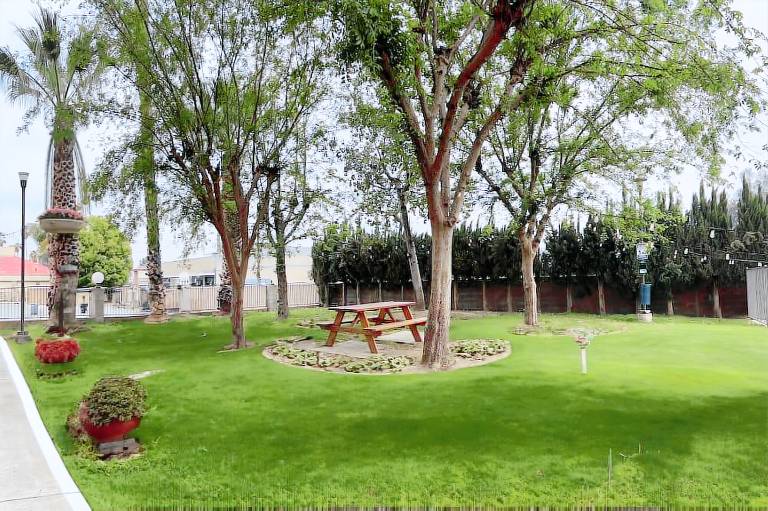 Ramada by Wyndham Bakersfield North