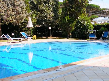 Rental apartment with pool & patio | Beach view — photo 2