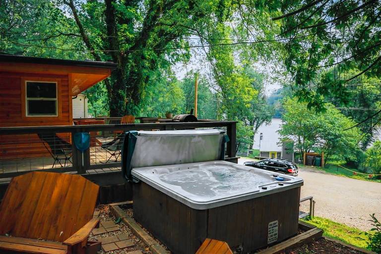 Lakefront Hilltop cabin Hot tub Firepit — photo 2