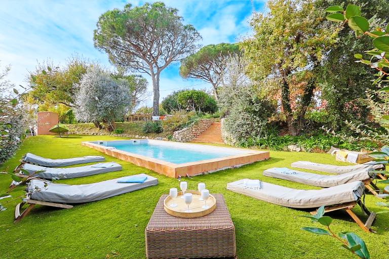 Family-friendly wonderful house with private pool, BBQ & yard | Pet-friendly — photo 2