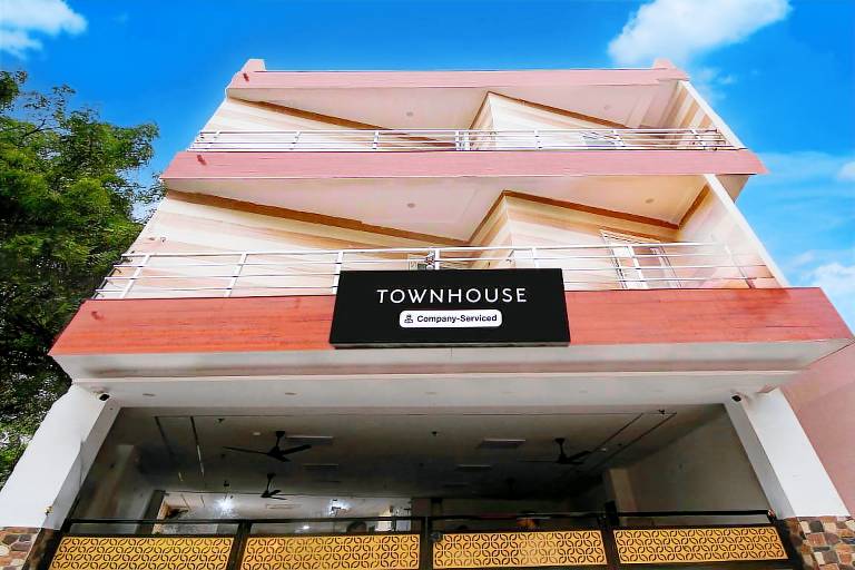 Townhouse Gomti Nagar Station Formerly Budget In
