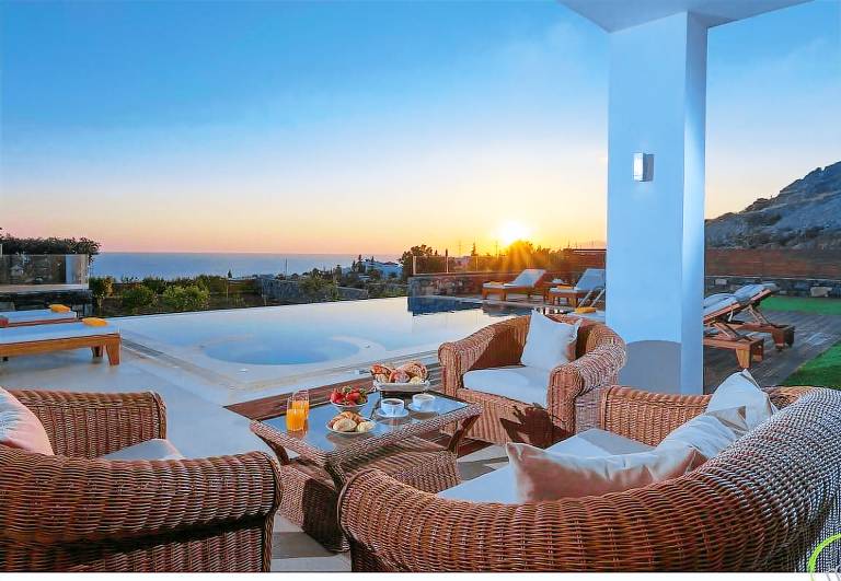 Villa with 3 rooms for 8 persons in Heraklion