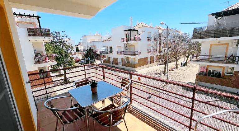 Holiday apartment with pool — photo 4