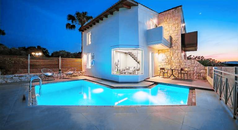 Ample villa with jacuzzi, garden & barbeque | Pets are welcome — photo 4