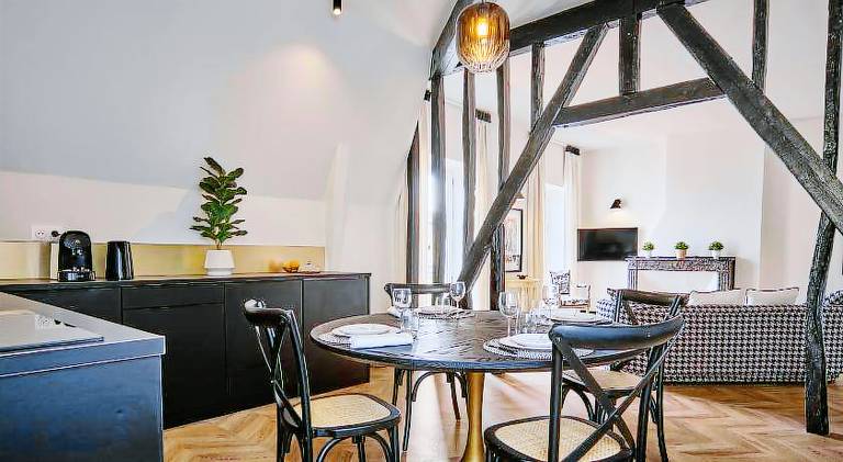 Serviced apartment with patio | Pet-friendly — photo 3