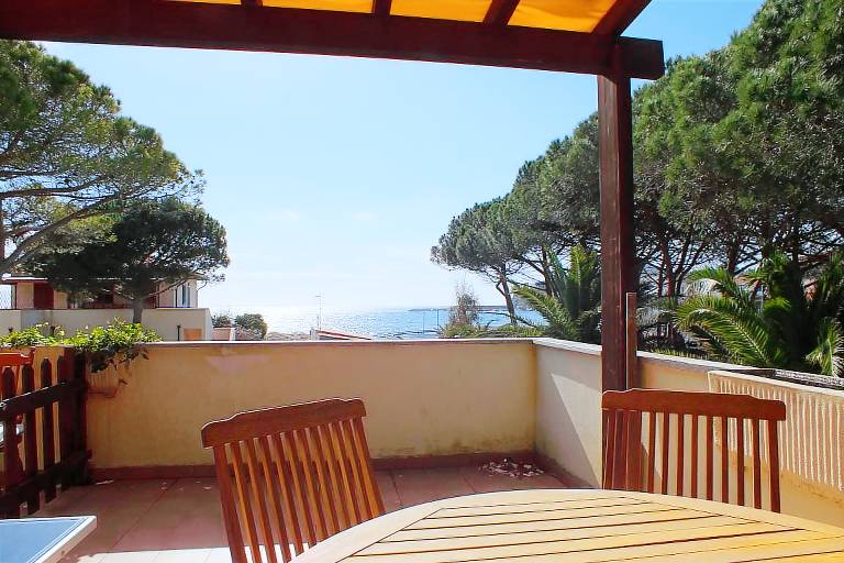 Family-friendly charming rental apartment with patio, yard & BBQ | Sea view | Close to the beach | Pets are welcome in Campo nell'Elba