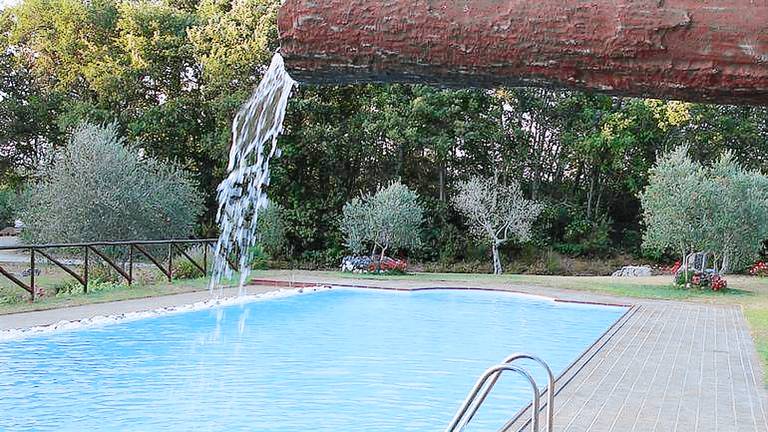 Villa with pool — photo 5
