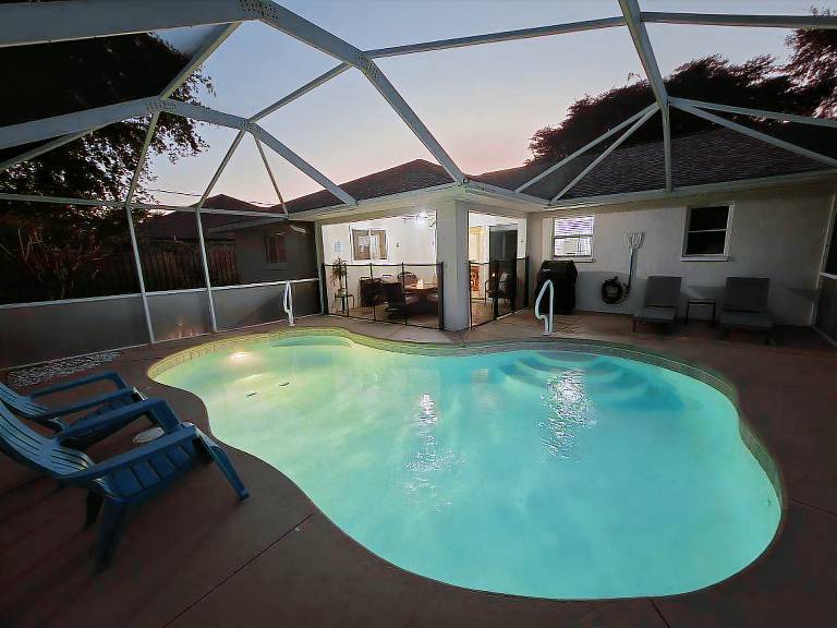 Vacation home with barbecue & private pool — photo 2