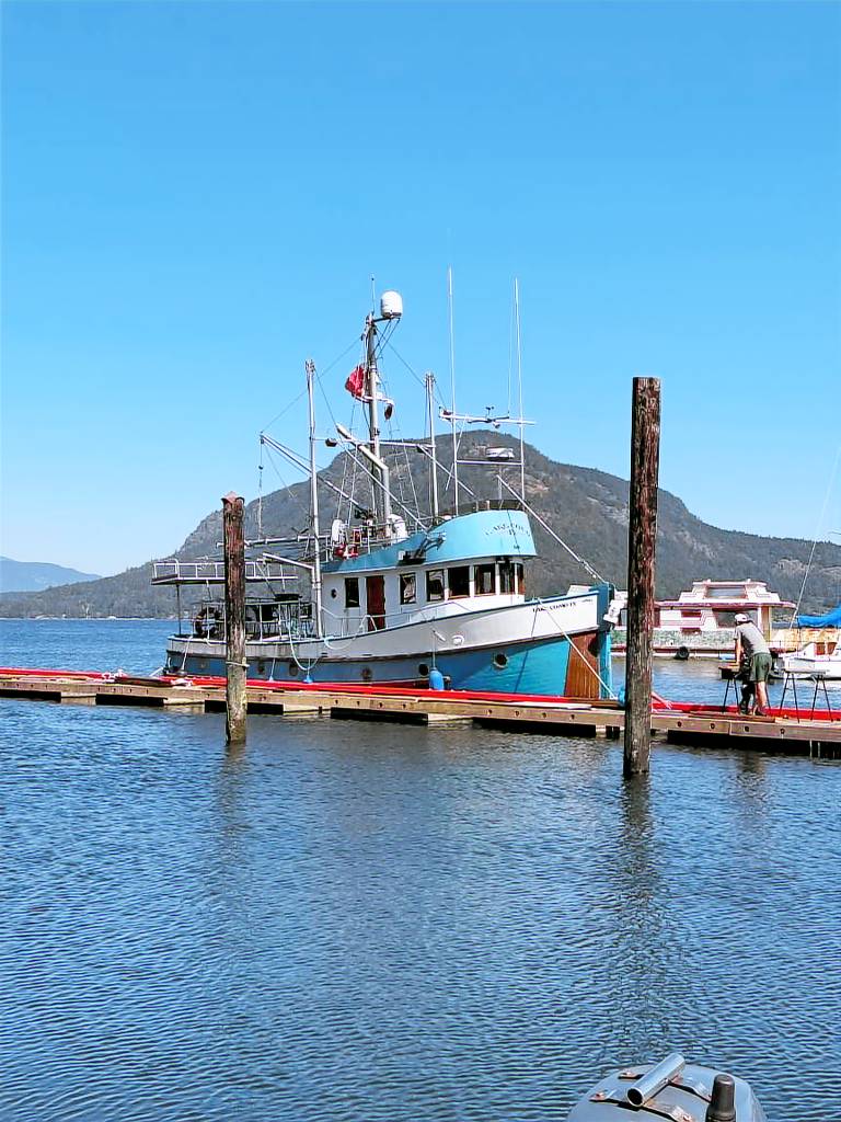Houseboat Cowichan Bay