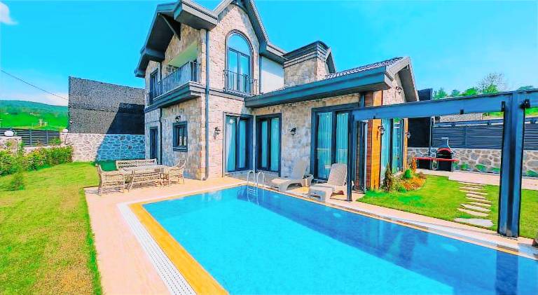 Spacious villa with pool | Pets are welcome in Sapanca