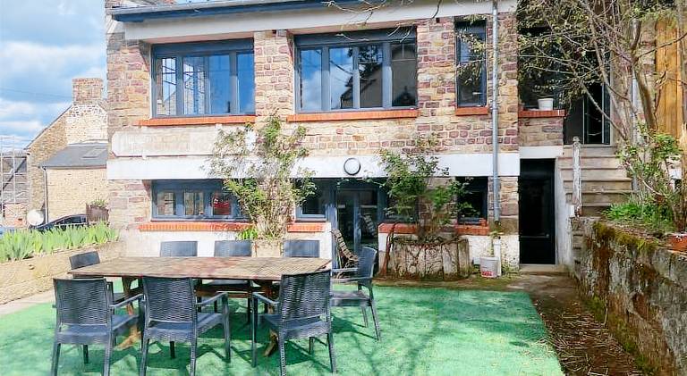 Vacation home with 3 rooms for 10 persons in Caen