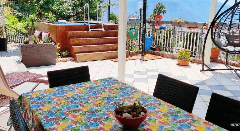 House with hot tub & pool — photo 4