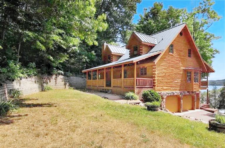 Cabin  Maple City