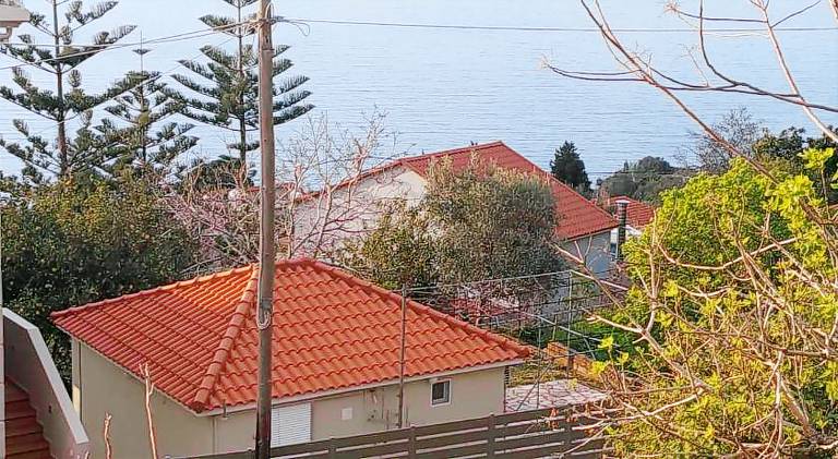 Vacation home with yard in Kefalonia
