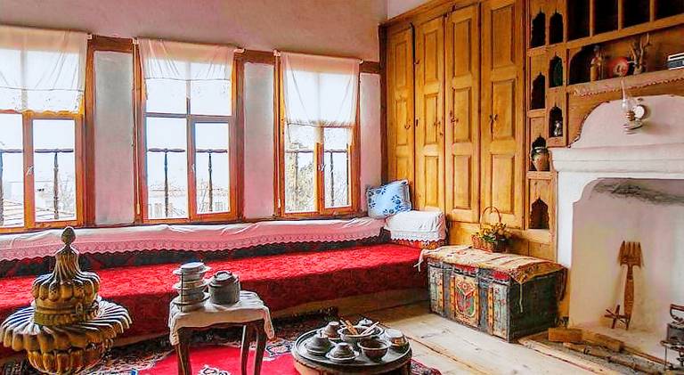 Chalet with patio — photo 2