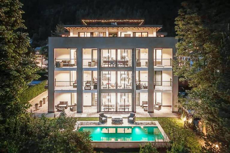 Superior Apartment with Mountain View, Terrace, Spa, Garden & Pool in Campo Tures