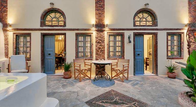 Villa with pool & jacuzzi — photo 2