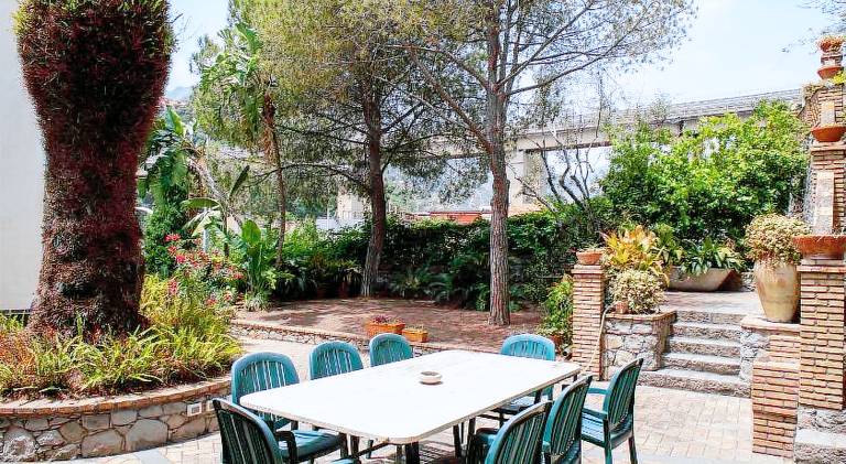Villa with 3 rooms for 11 persons — photo 4