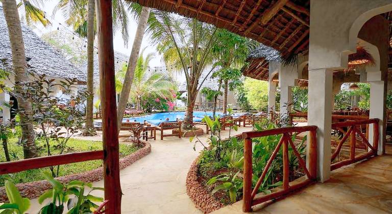 African Bungalows — photo 2