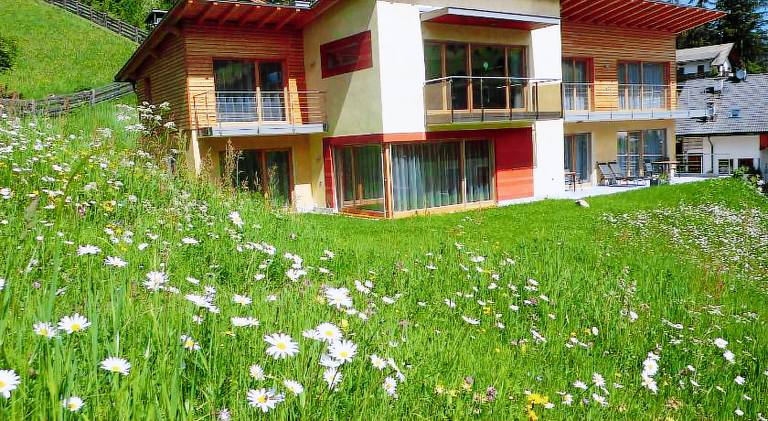 Charming rental apartment with patio, yard & barbecue | Ski nearby | Dogs allowed in Badia