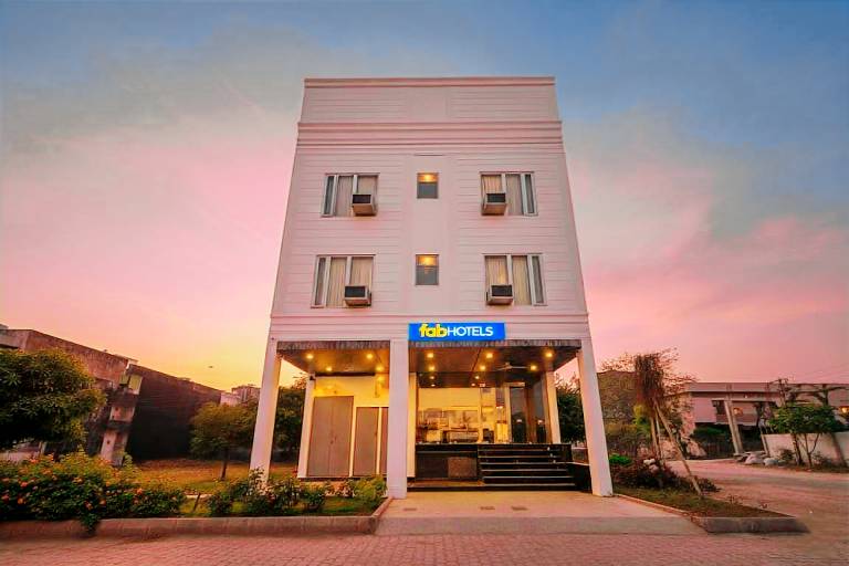 FabHotel The Premium Villa
