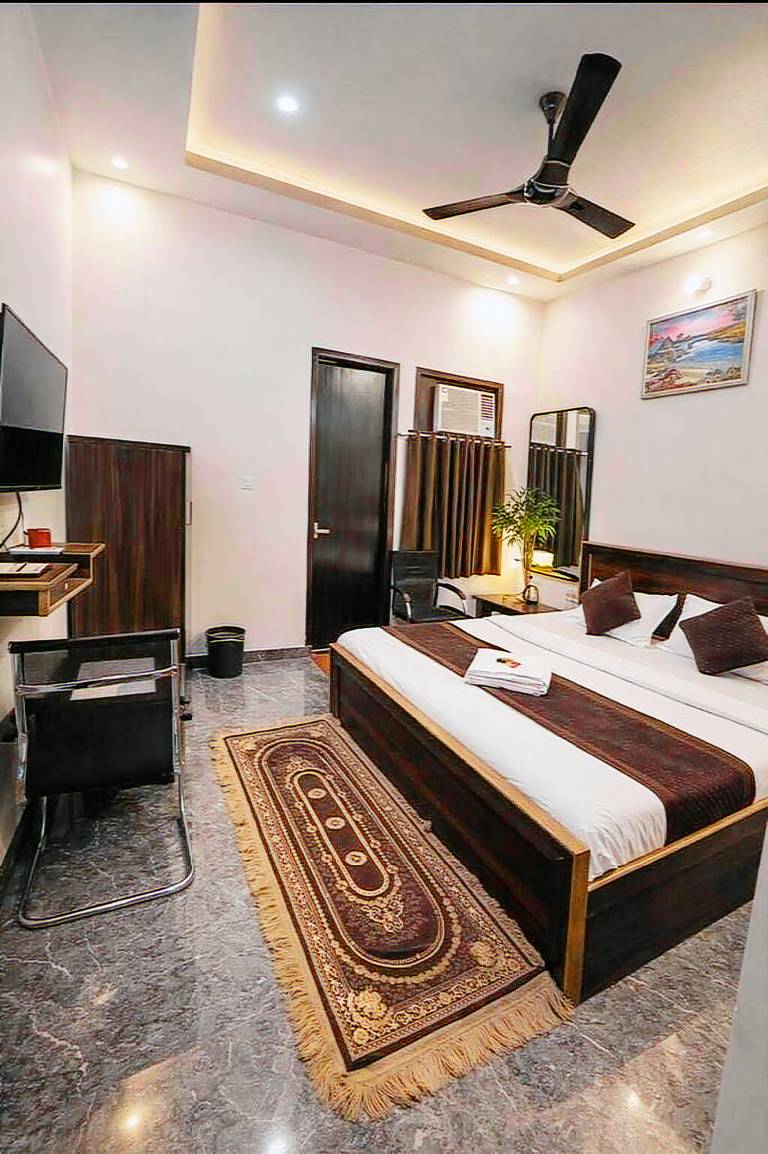 Hotel Nidhivan Dham in Mathura