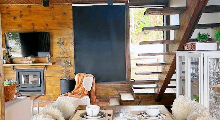 Lodge with yard, BBQ & jacuzzi | Perfect for remote work — photo 4