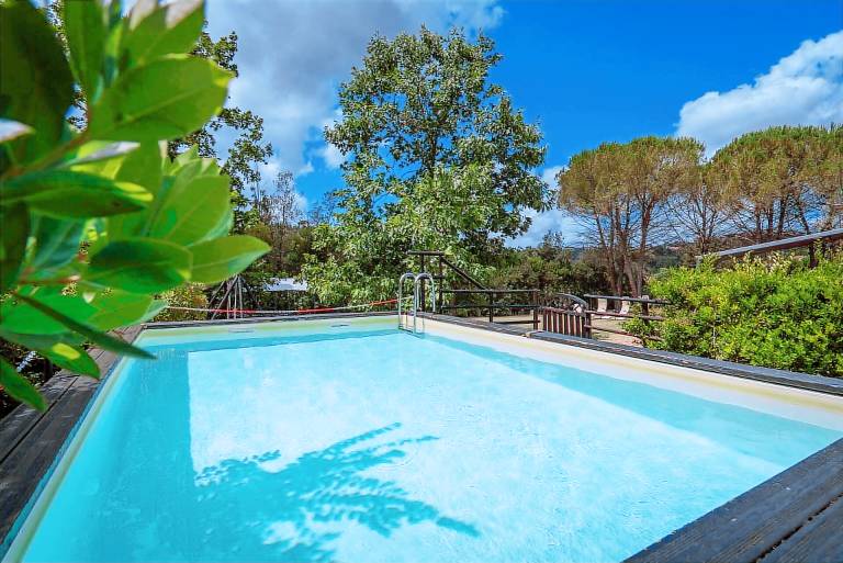 Villa with BBQ, yard & private pool — photo 5