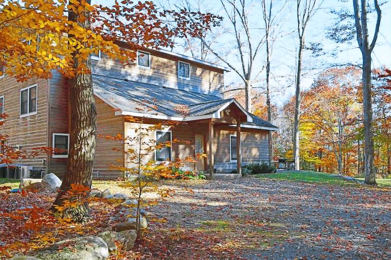 House  Pine Bush