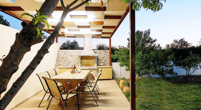 Vacation home with pool — photo 4