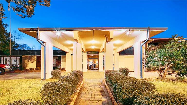 Best Western Crossroads Inn in De Funiak Springs, FL