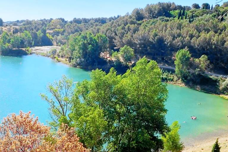 Proven&ccedil;al escape with terrace and garden view