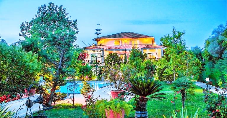 Villa  Apolpena