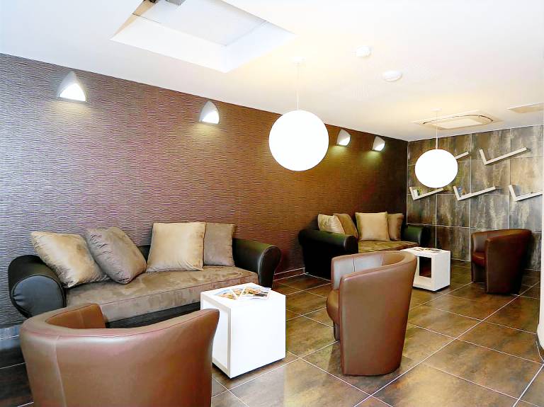 Serviced apartment with pool & sauna — photo 4