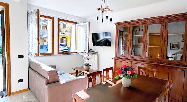 Rental apartment with 2 rooms for 6 persons in Novara