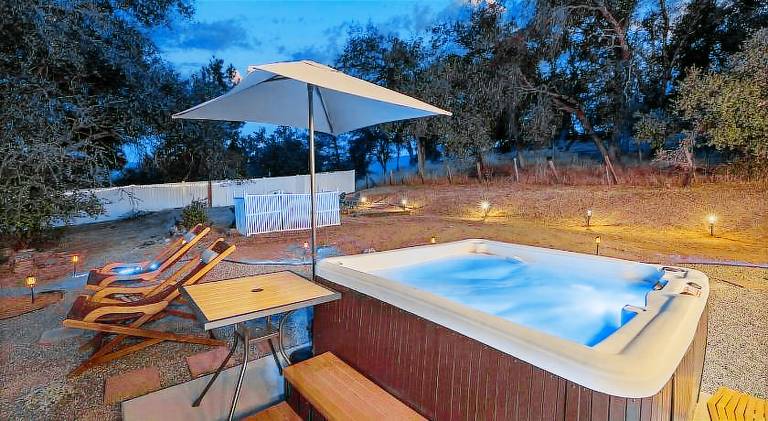 Vacation home with hot tub | Good for workation in Oakhurst, CA